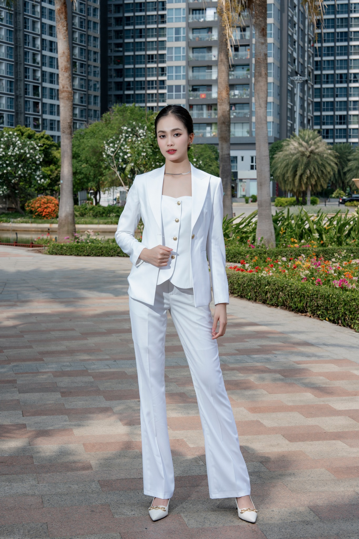 Tạo dấu ấn riêng với Suit & Veston cao cấp từ Mon Amie – Định hình phong cách của người tiên phong